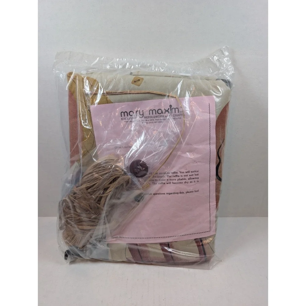 Vintage Mary Maxim Raffia Craft Kit Bear Wall Hanging Unopened NOS Needlework